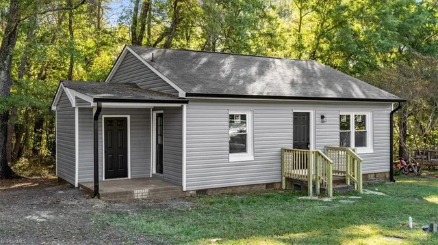 $1,100 | 718 Miles Street, Eden, NC 27288