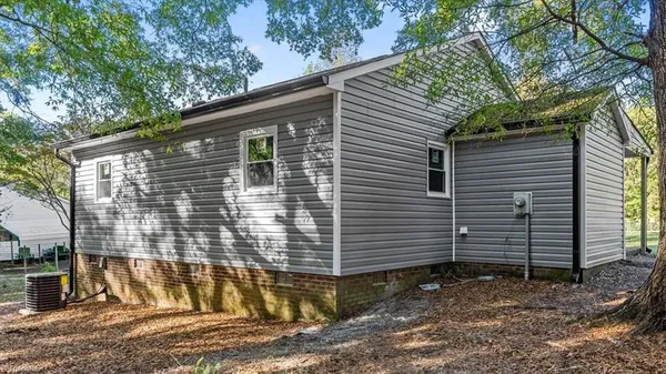 $1,050 | 718 Miles Street, Eden, NC 27288