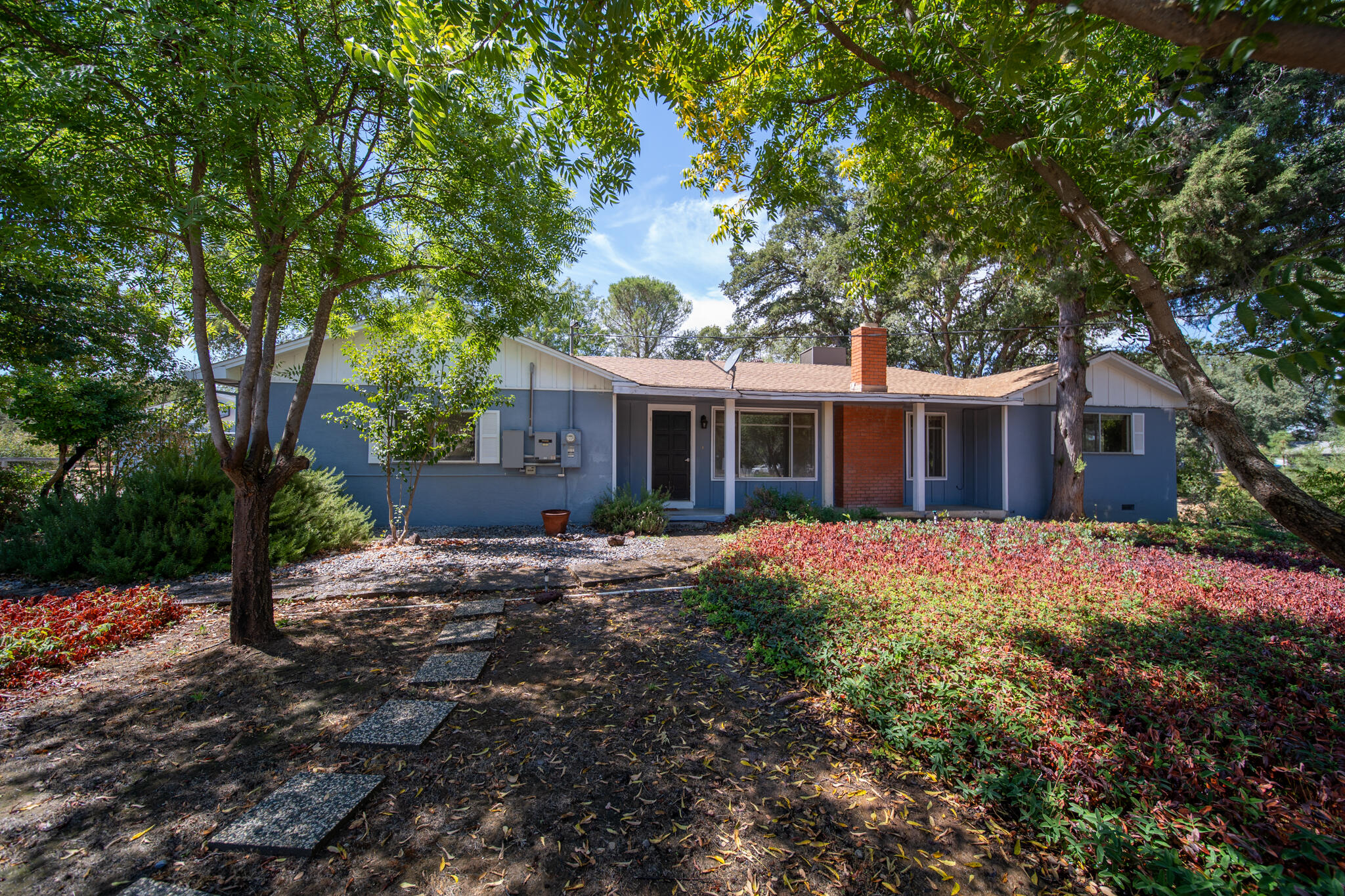14575 Kinney Avenue Red Bluff, CA 96080 - Photo 1 of 43 a front view of a house with a garden
