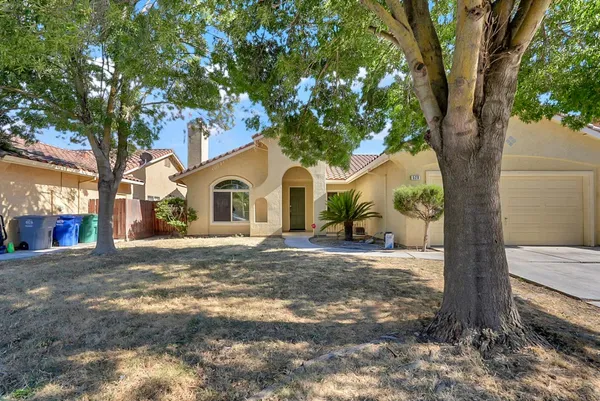 $474,990 | 528 Burgundy Street, Los Banos, CA 93635