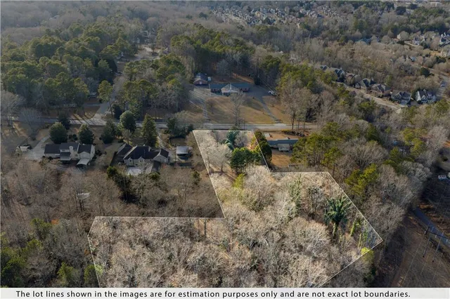 a view of a dry yard