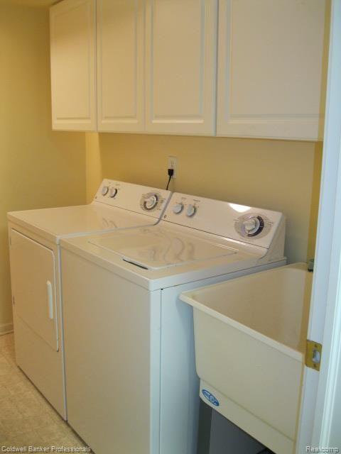 3384 Tremonte Circle, Unit 178 Rochester, MI 48306 - Photo 34 of 37 Laundry Room