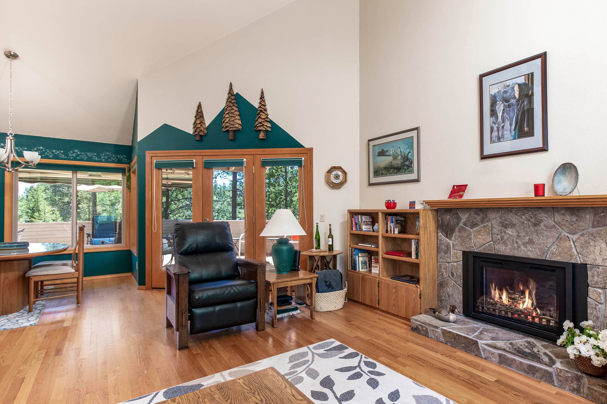 18187 Oregon Loop Sunriver, OR 97707 - Photo 7 of 37 Nice Ambiance