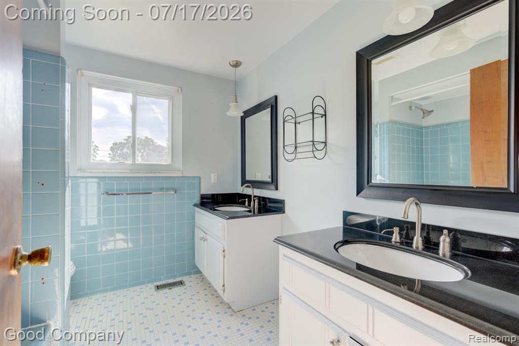 53625 Shelby Road Utica, MI 48316 - Photo 34 of 67 Gallery Image 34
