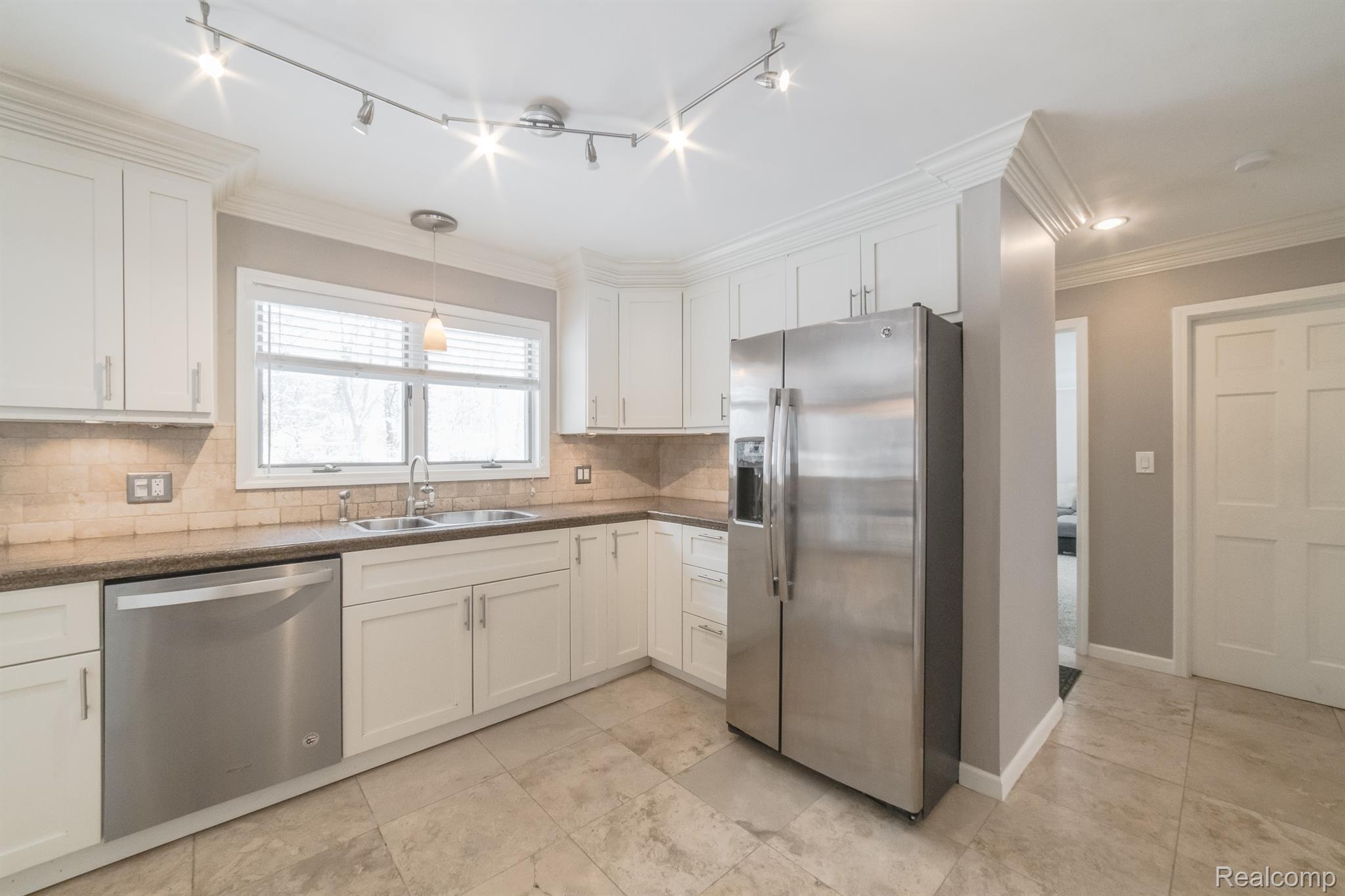 5595 Orion Road Rochester, MI 48306 - Photo 15 of 44 5595 Orion Rd-14.jpg
