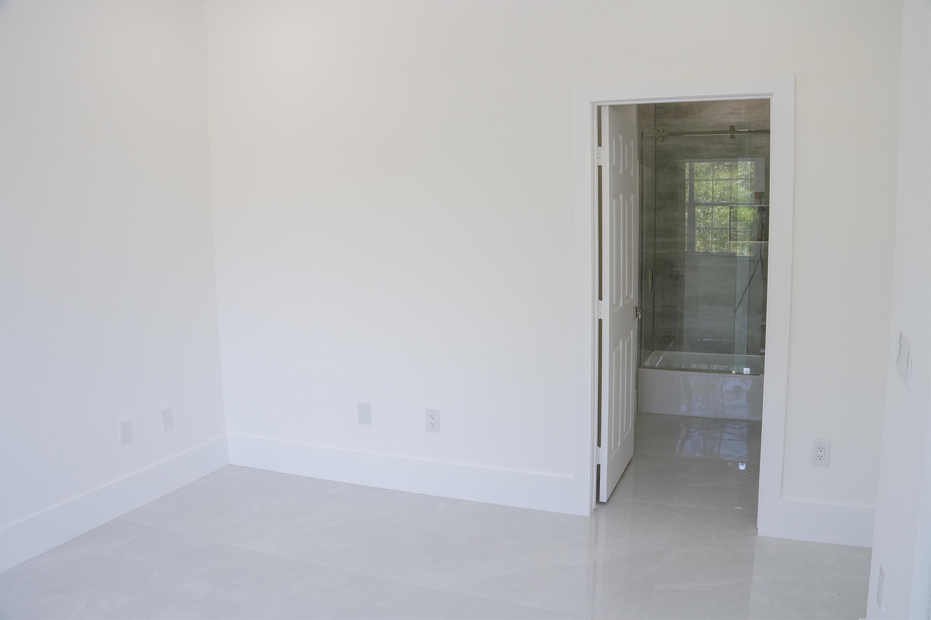 5227 Southwest 195th Terrace Miramar, FL 33029 - Photo 29 of 58 an empty room with a bathroom