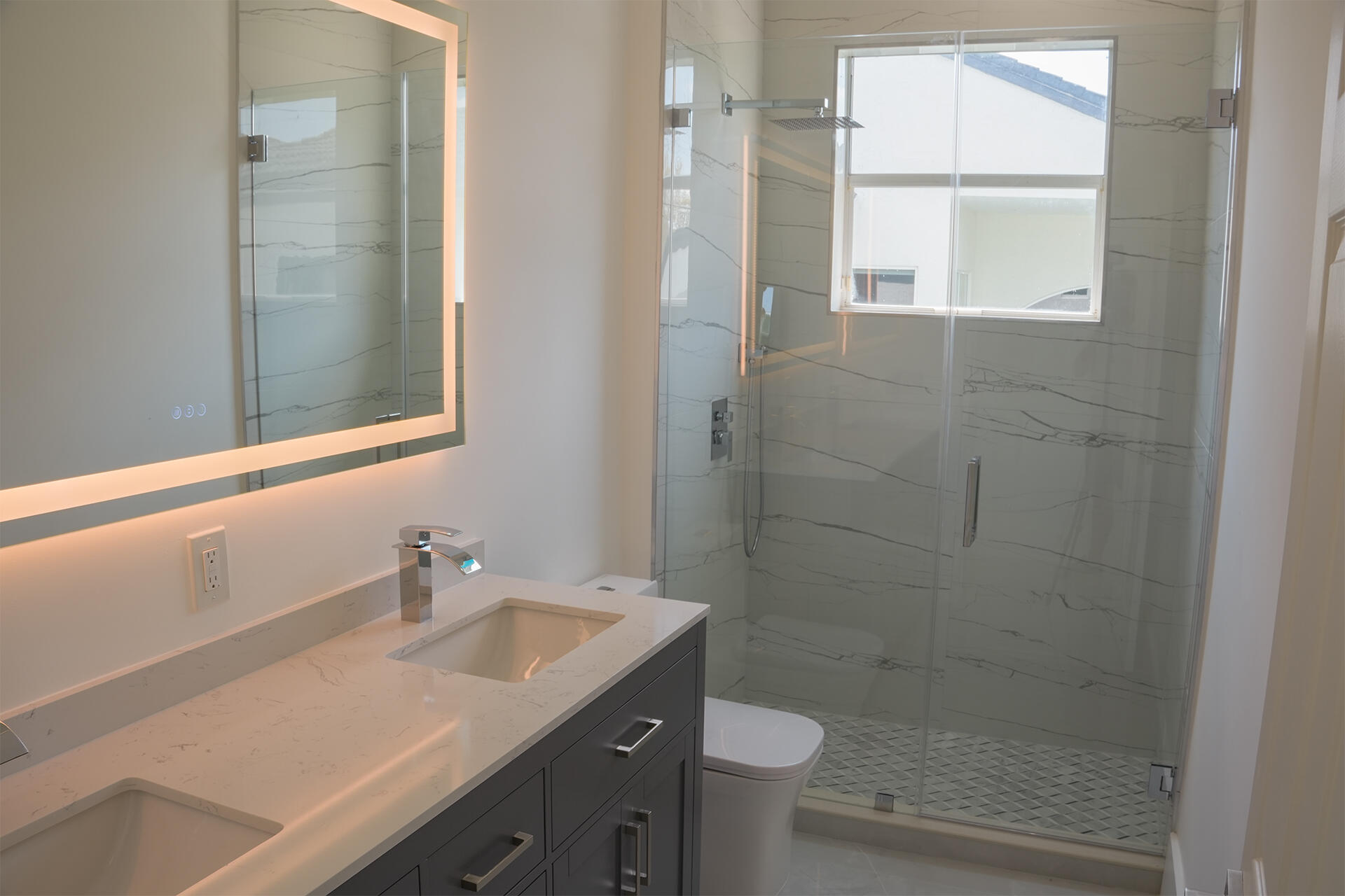 5227 Southwest 195th Terrace Miramar, FL 33029 - Photo 31 of 58 5227bathlight