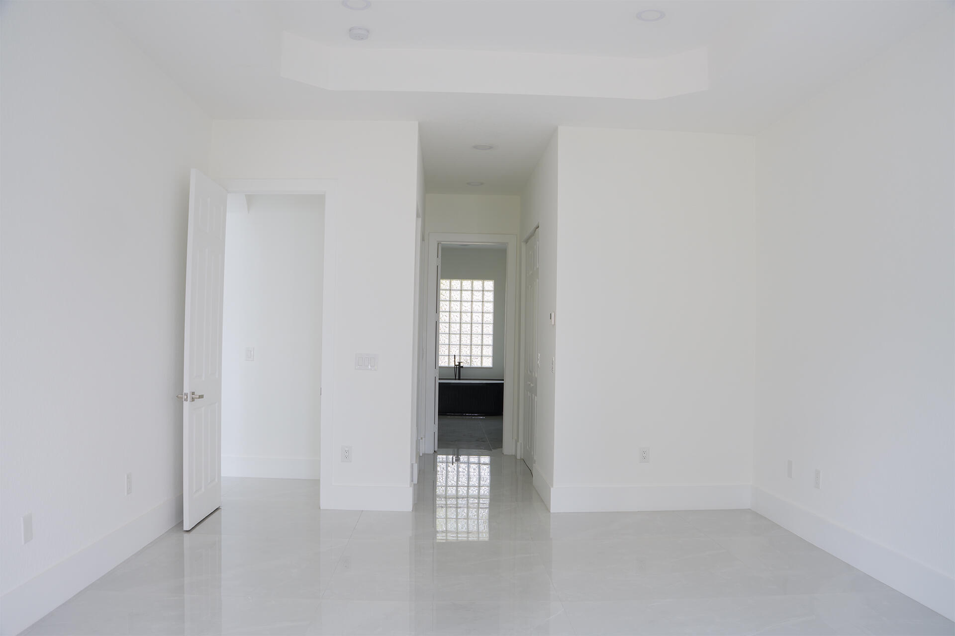 5227 Southwest 195th Terrace Miramar, FL 33029 - Photo 37 of 58 an empty room with kitchen