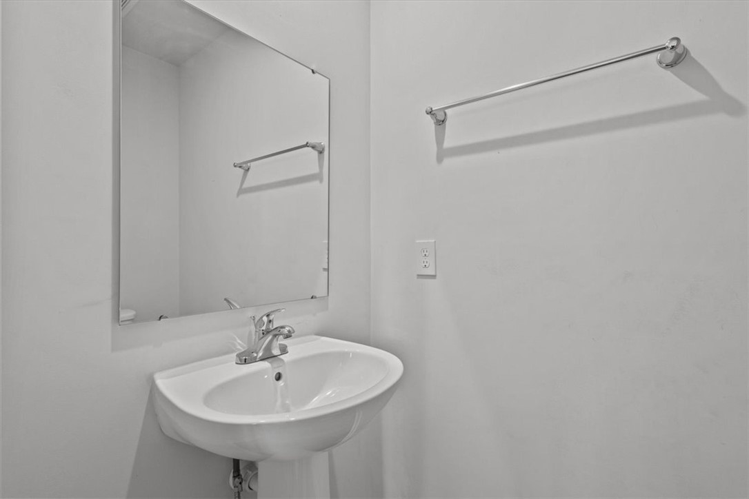 123 Bleckley Trail Anderson, SC 29625 - Photo 9 of 33 Downstairs half bath