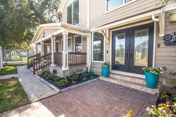 a view of a house with a outdoor space