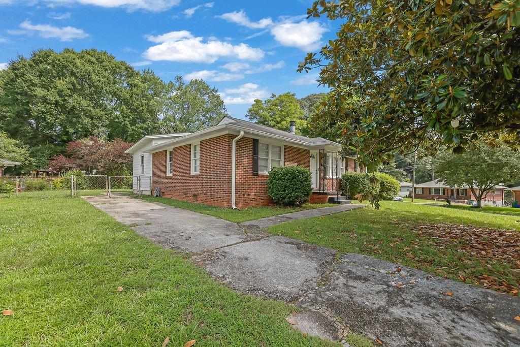 571 Benmac Road Southeast Smyrna, GA 30080 - Photo 3 of 37