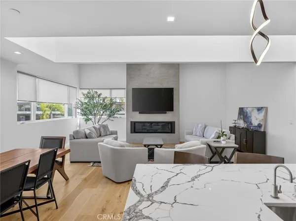 $2,299,000 | 1427 15th, Manhattan Beach, CA 90266