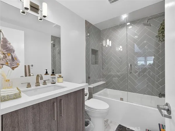 $2,299,000 | 1427 15th, Manhattan Beach, CA 90266