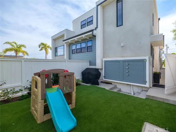 $2,299,000 | 1427 15th, Manhattan Beach, CA 90266