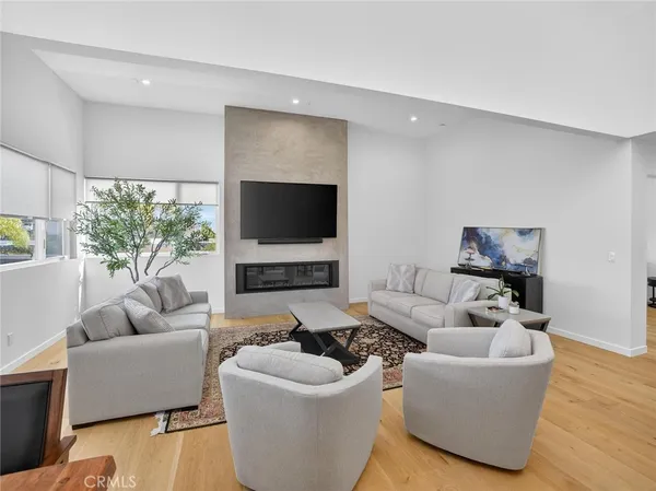 $2,299,000 | 1427 15th, Manhattan Beach, CA 90266