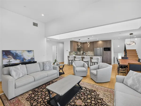 $2,299,000 | 1427 15th, Manhattan Beach, CA 90266