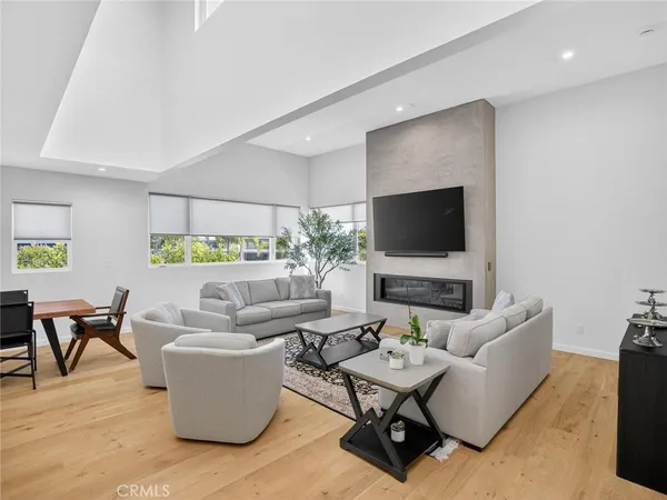 $2,299,000 | 1427 15th, Manhattan Beach, CA 90266