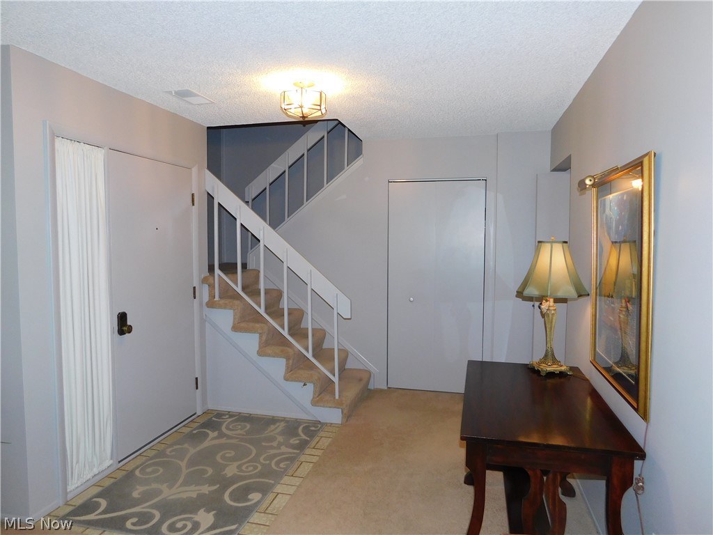 837 Hampton Ridge Drive Akron, OH 44313 - Photo 2 of 34 Gallery Image 2