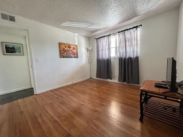 $1,950 | 850 East Commercial Boulevard, Unit 225C, Oakland Park, FL 33334