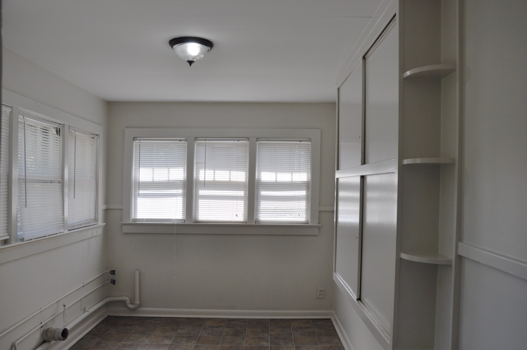 602 3rd Avenue West Springfield, TN 37172 - Photo 18 of 37 a view of an empty room with a window