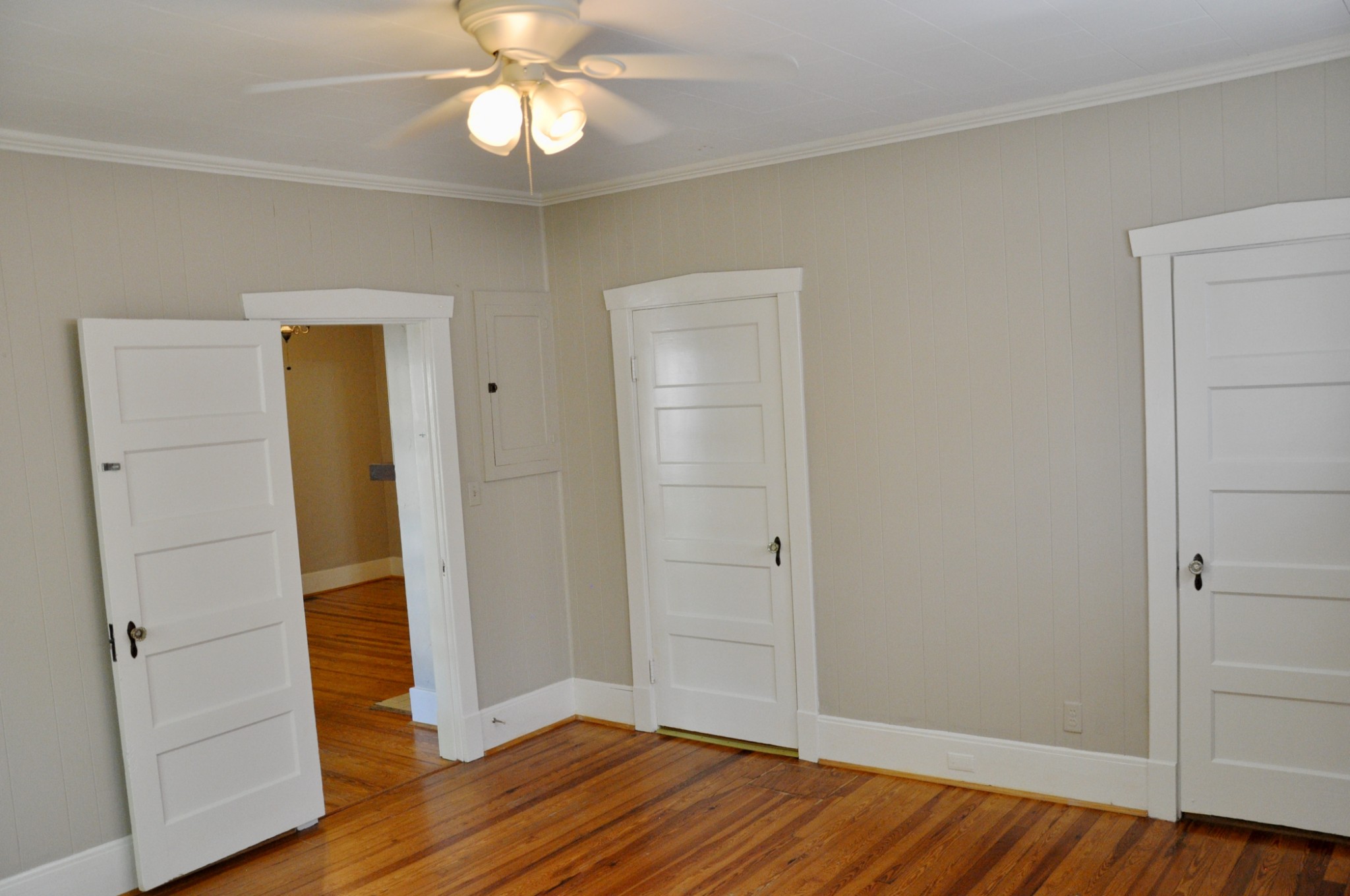 602 3rd Avenue West Springfield, TN 37172 - Photo 8 of 37 wooden floor in an empty room with a window