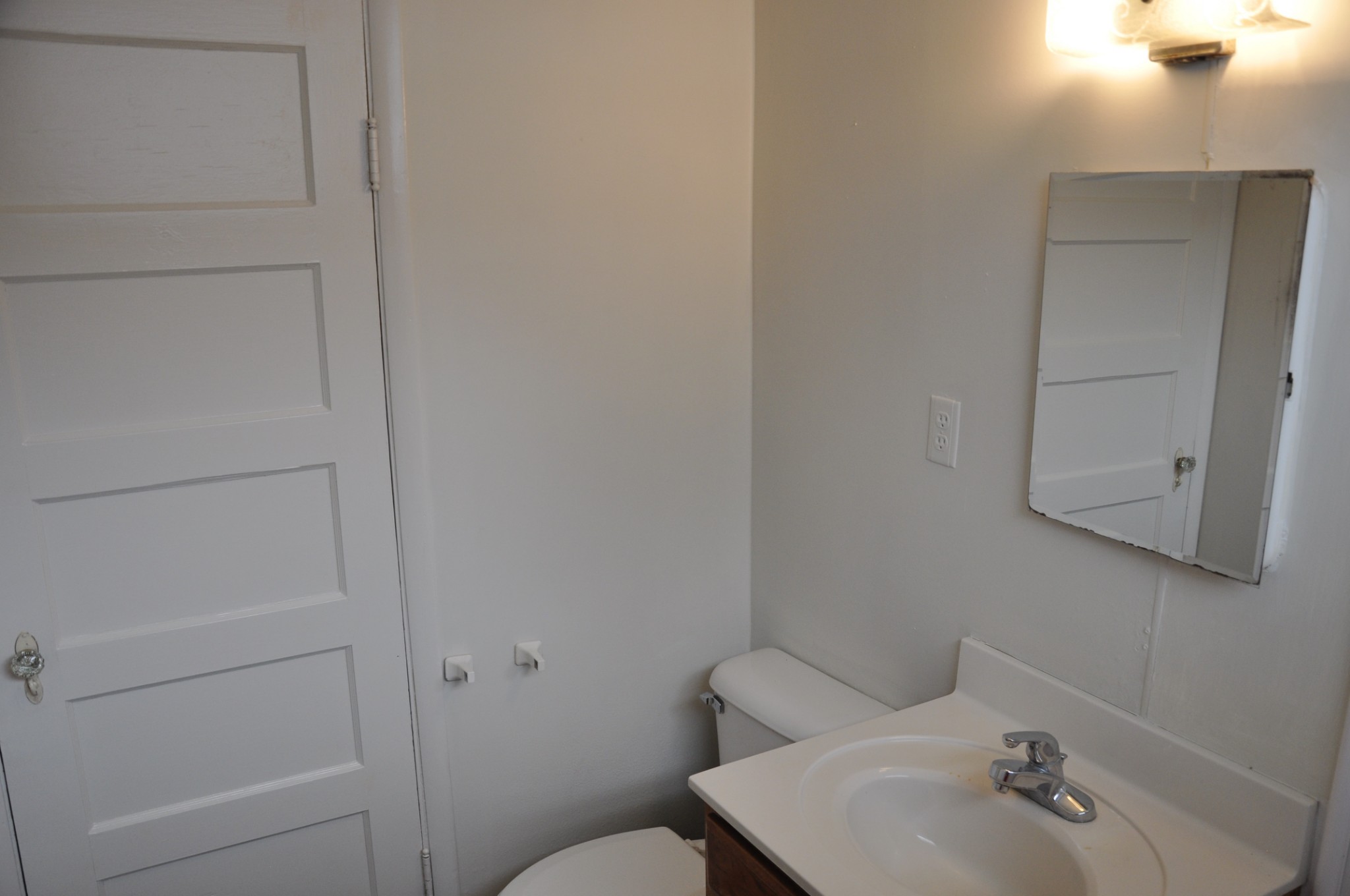 602 3rd Avenue West Springfield, TN 37172 - Photo 9 of 37 a bathroom with a sink a toilet and shower