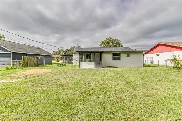 $269,950 | 2405 Delrose Drive East, Lakeland, FL 33805