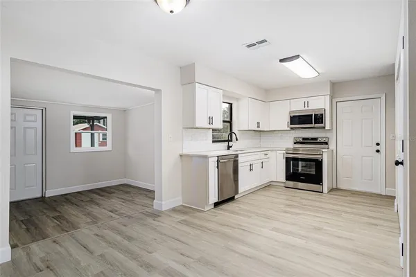 $269,950 | 2405 Delrose Drive East, Lakeland, FL 33805