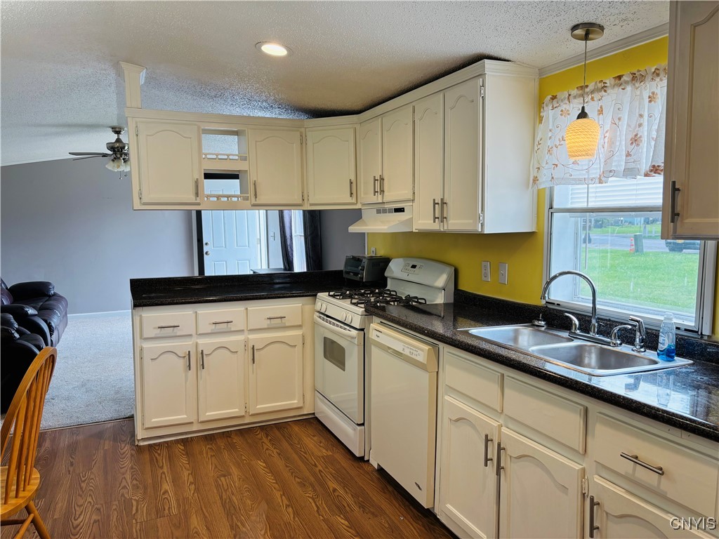 2304 Chancery Lane Clay, NY 13090 - Photo 5 of 15