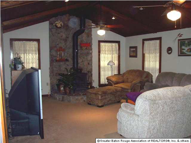 11259 Buddy Ellis Road Denham Springs, LA 70726 - Photo 6 of 8 Gallery Image 6