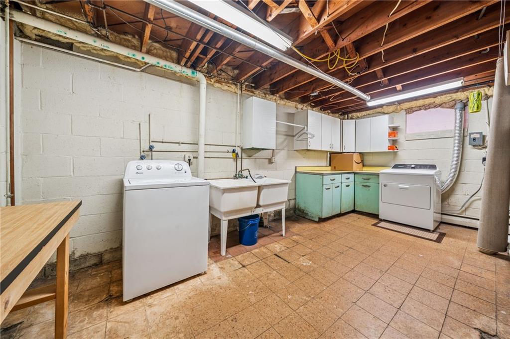 974 Renton Road Pittsburgh, PA 15239 - Photo 23 of 48 a utility room with dryer and washer