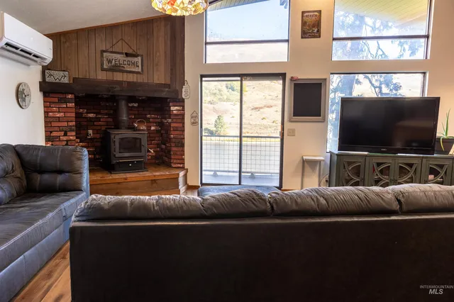 $499,000 | 18699 Family Lane, Lenore, ID 83541