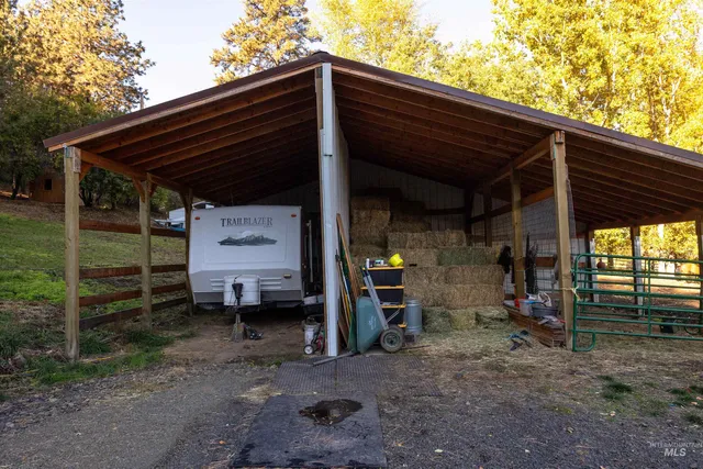 $499,000 | 18699 Family Lane, Lenore, ID 83541