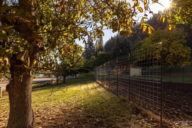 $499,000 | 18699 Family Lane, Lenore, ID 83541