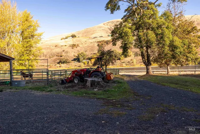 $499,000 | 18699 Family Lane, Lenore, ID 83541