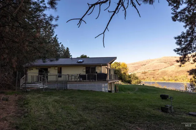 $499,000 | 18699 Family Lane, Lenore, ID 83541