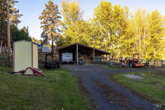 $499,000 | 18699 Family Lane, Lenore, ID 83541