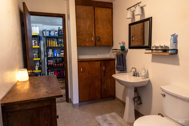 $499,000 | 18699 Family Lane, Lenore, ID 83541