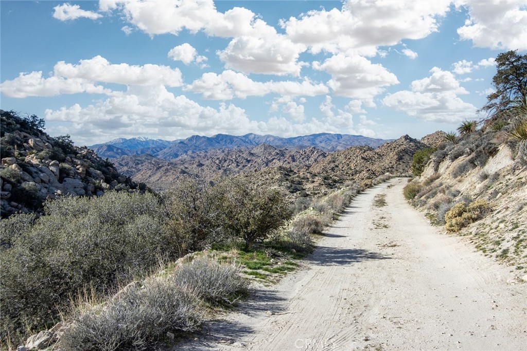6274 Omega Trail Yucca Valley, CA 92284 - Photo 16 of 25