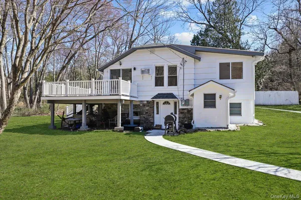 $3,250 | 300 Waccabuc Road, Unit 2, Goldens Bridge, NY 10526