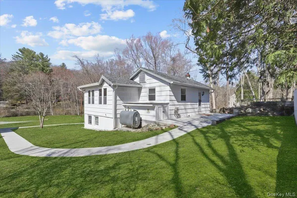 $3,250 | 300 Waccabuc Road, Unit 2, Goldens Bridge, NY 10526