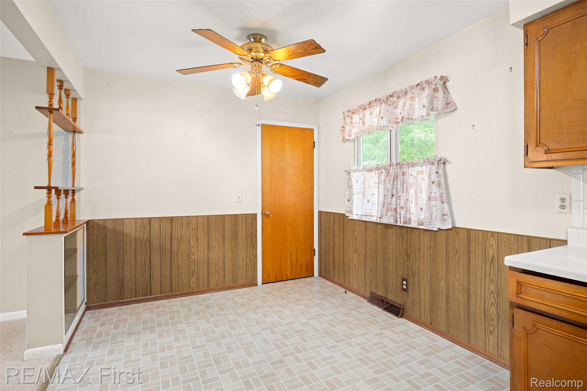 2070 Walton Blvd. Rochester, MI 48309 - Photo 9 of 25 2070 Walton Blvd 09.jpg
