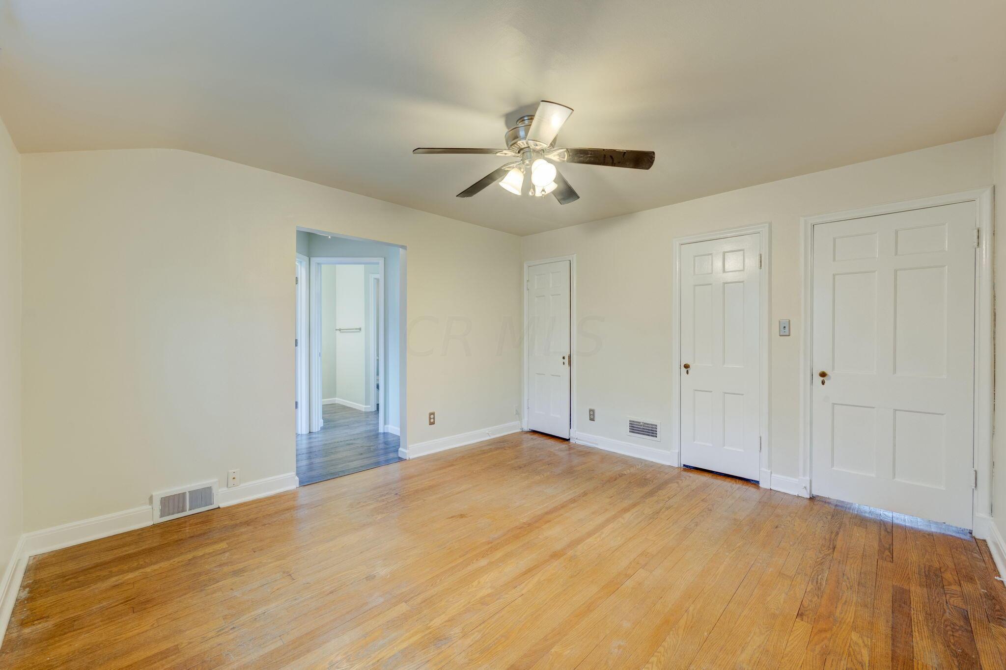 621 Garden Road Columbus, OH 43214 - Photo 25 of 38 Owner Suite with 3 Closets