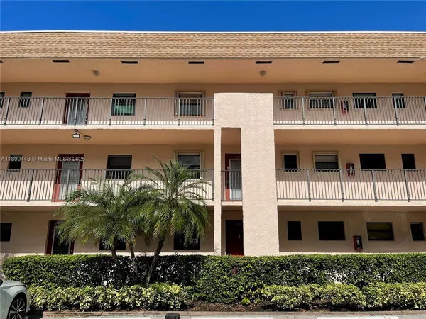 $99,000 | 10123 Sunrise Lakes Boulevard, Unit 208, Sunrise, FL 33322