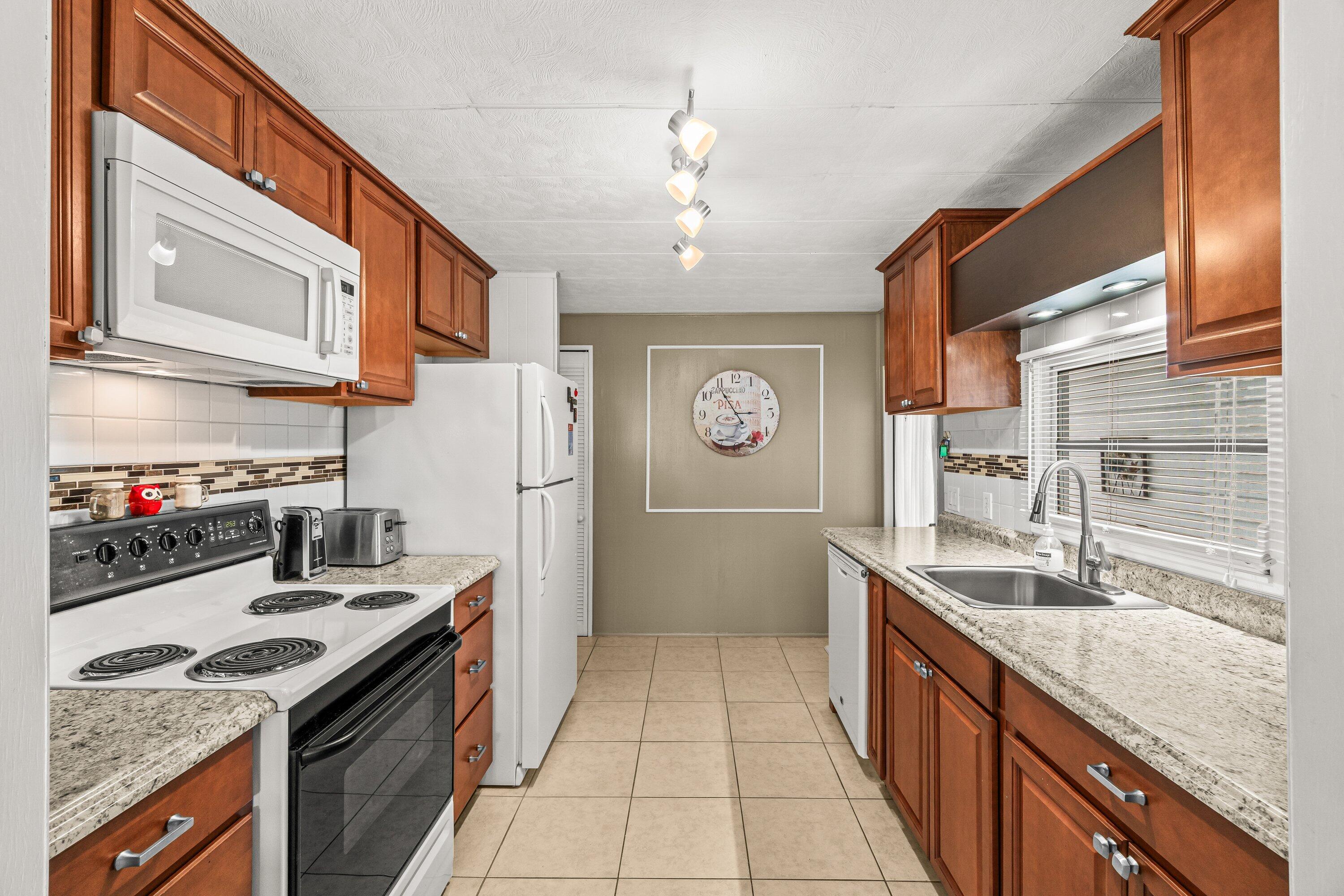 8350 East Club Road Boca Raton, FL 33433 - Photo 6 of 40 007-8350EastClubRoad-BocaRaton-FL-33433-