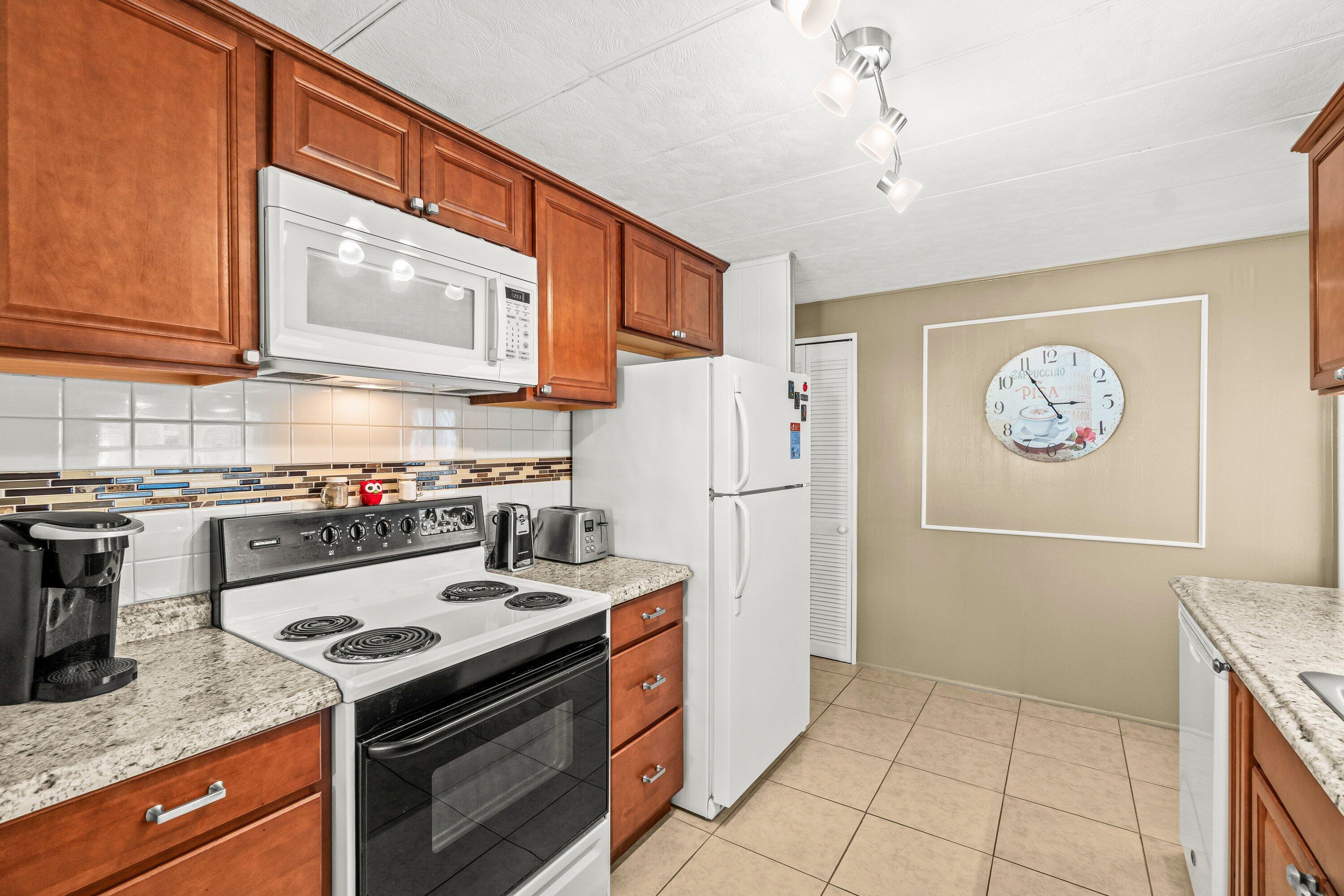 8350 East Club Road Boca Raton, FL 33433 - Photo 7 of 40 008-8350EastClubRoad-BocaRaton-FL-33433-