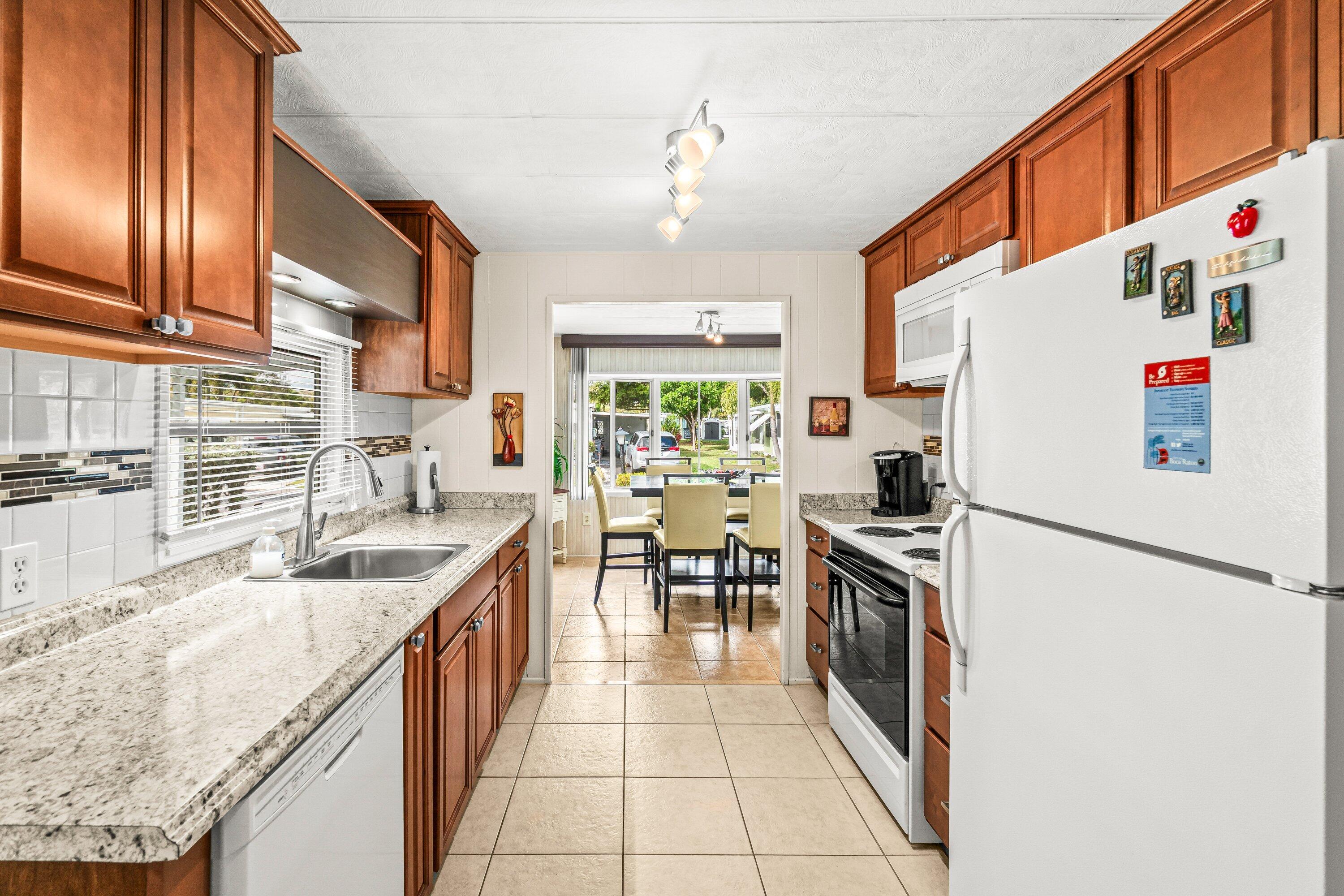 8350 East Club Road Boca Raton, FL 33433 - Photo 9 of 40 010-8350EastClubRoad-BocaRaton-FL-33433-