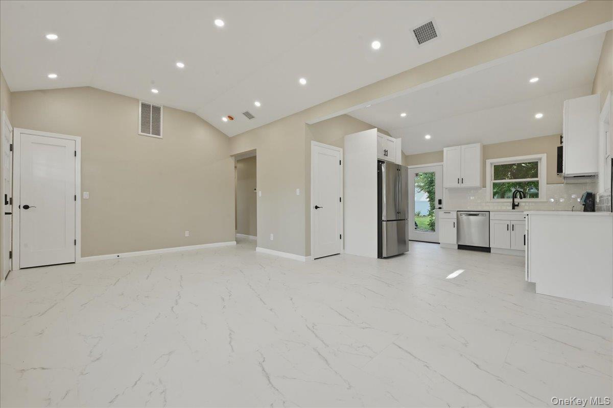 7 Surrey Road Massapequa, NY 11758 - Photo 7 of 31