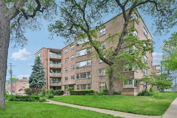 $2,500 | 2142 West Rosemont Avenue, Unit 1A, Chicago, IL 60659