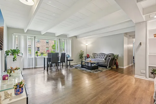 $2,500 | 2142 West Rosemont Avenue, Unit 1A, Chicago, IL 60659